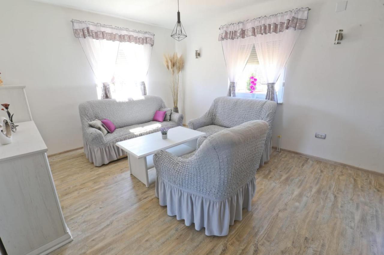 Apartman Teo &Tena Оточац Экстерьер фото