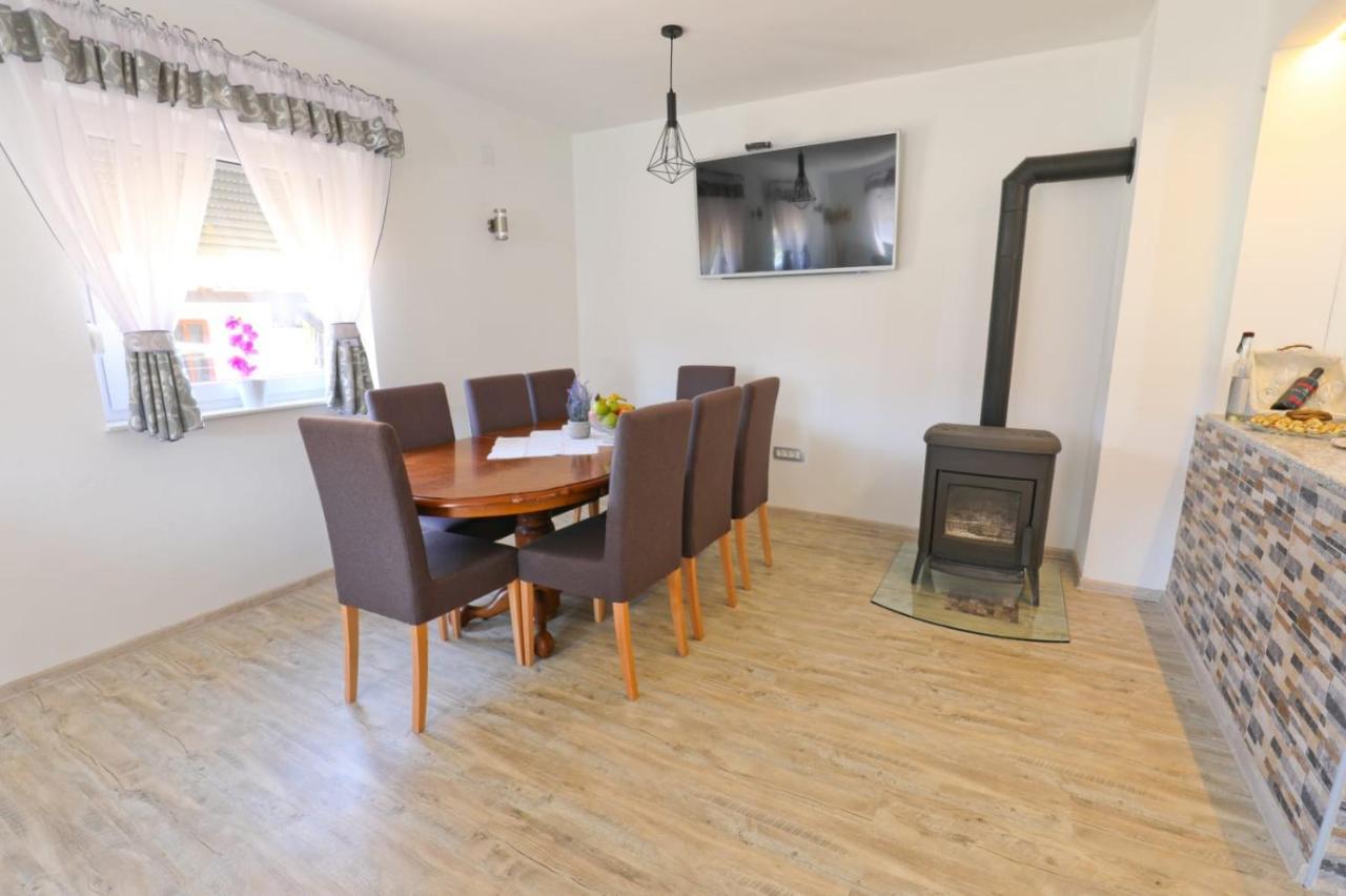 Apartman Teo &Tena Оточац Экстерьер фото